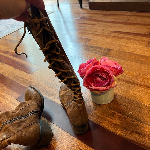 Born women’s size 8 knee-high boot.Real suede. Soft. Brown. Hardly worn. - Picture 3 of 5